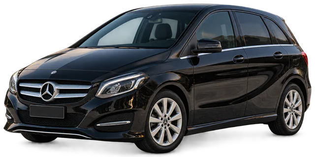 Mercedes Classe B nera, vista di tre quarti davanti